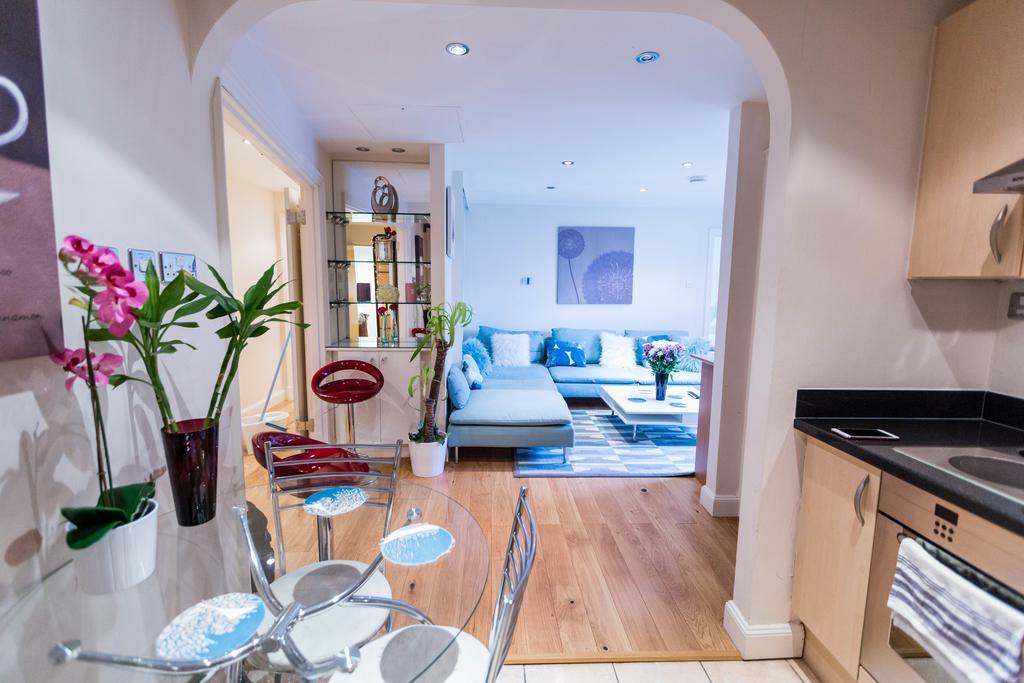 Point West Apartments Londen Buitenkant foto