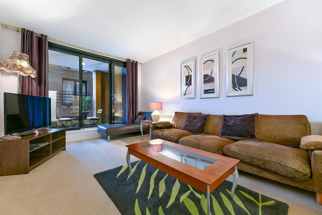 Point West Apartments Londen Buitenkant foto
